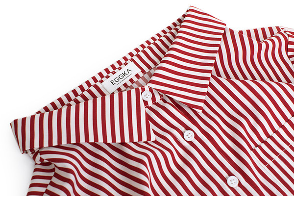 Cămașă de damă în dungi cu mâneci lungi și buzunar decorativ - model larg