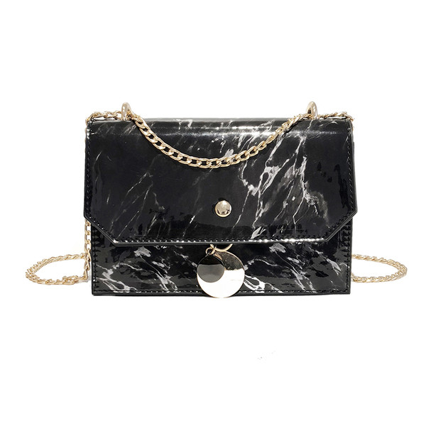 Geanta de dama mini eleganta alb-negru cu maner metalic si decor metalic