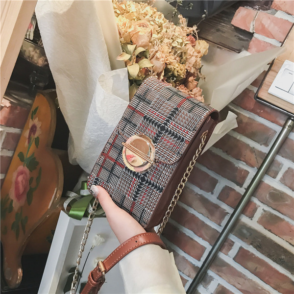 Mini geanta de dama de zi cu zi in forma dreptunghiulara cu maner metalic