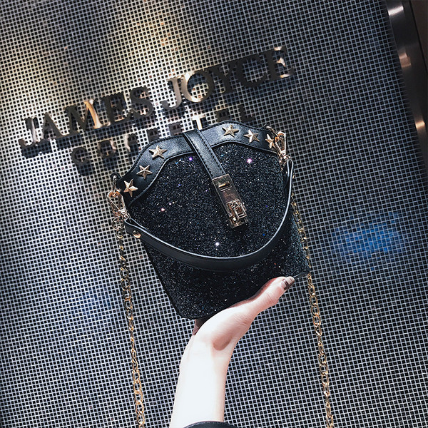 Mini geantă blândă de damă cu mâner metalic și particule strălucitoare - două culori