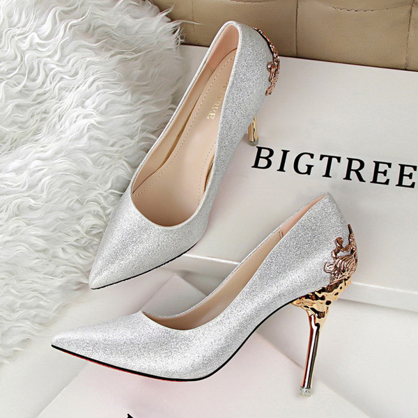 Pantofi de dama extravaganti cu toc inalt cu decor metalic - mai multe culori