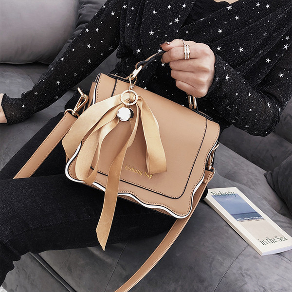 Geanta de mana delicata in trei culori cu panglica si manere duble