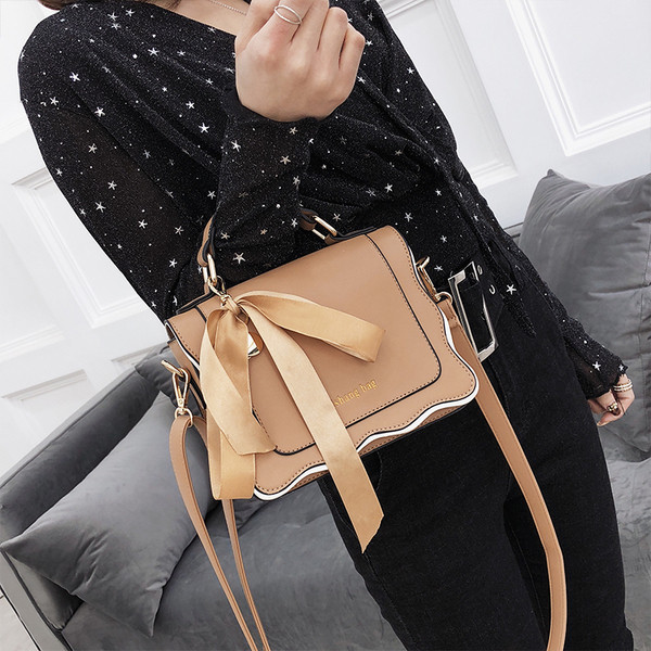 Geanta de mana delicata in trei culori cu panglica si manere duble