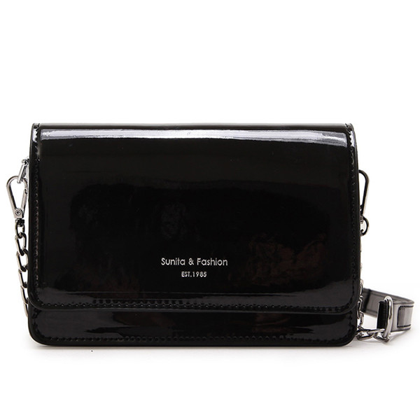 Mini geanta de mana simpla din piele lacuita in patru culori cu maner metalic