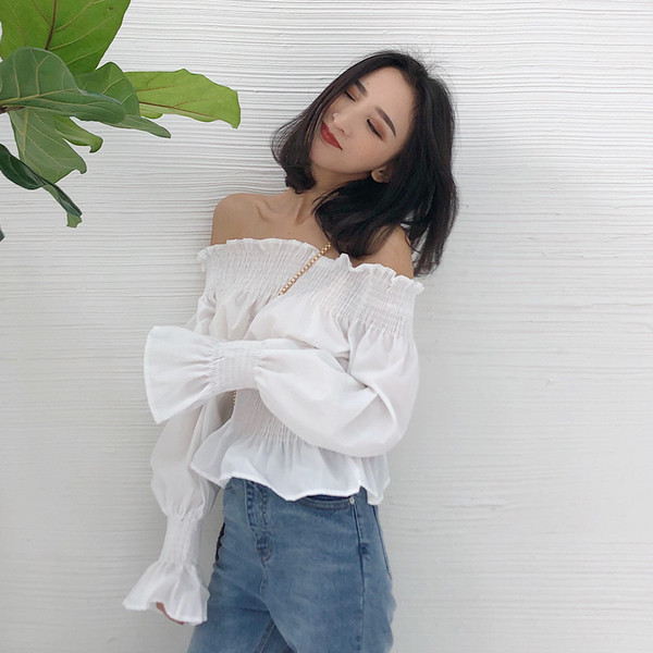 Cămașă de damă actuală cu mâneci felinar și benzi elastice în alb și negru