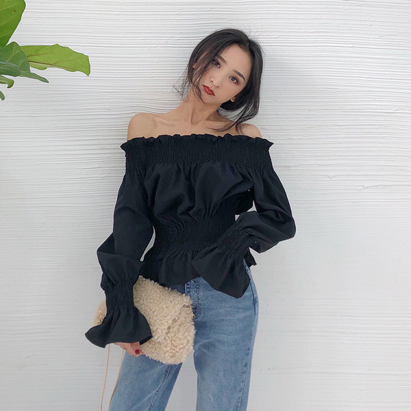 Cămașă de damă actuală cu mâneci felinar și benzi elastice în alb și negru