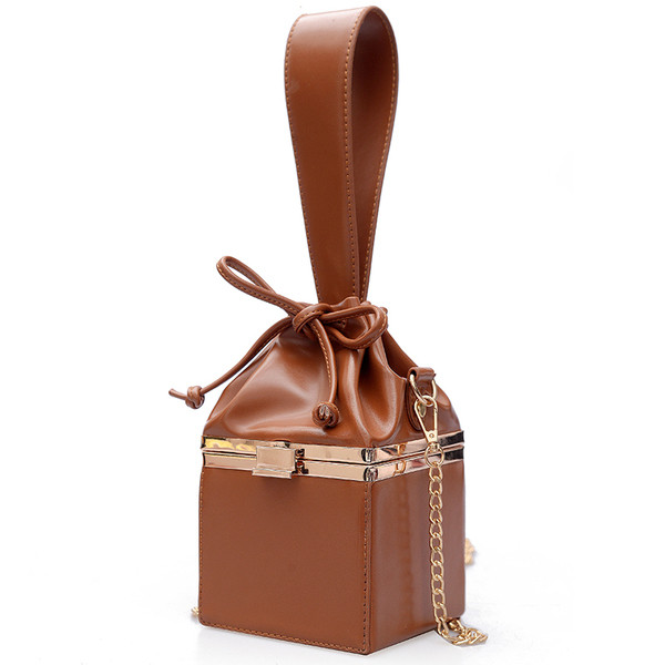 Geanta de dama stilata tip cutie cu manere duble