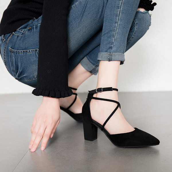 Pantofi de dama cu toc cu bretele in negru