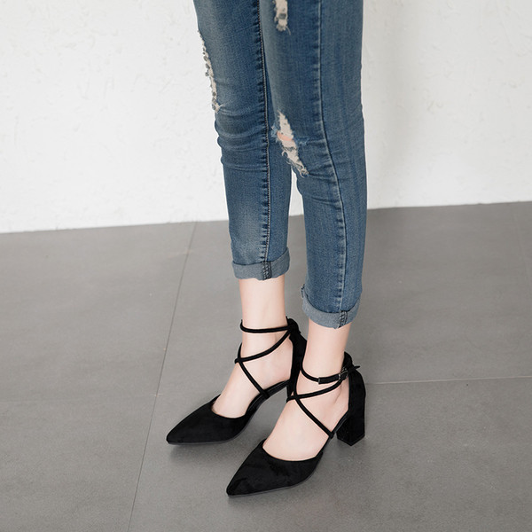 Pantofi de dama cu toc cu bretele in negru