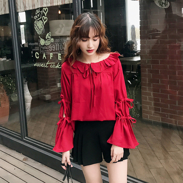 Cămașă șic de damă cu mâneci și volane interesante în alb și roșu