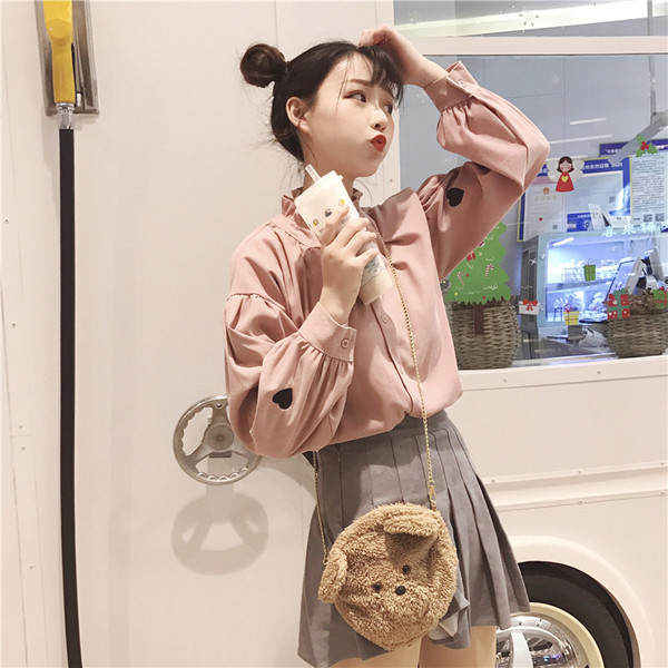 Cămașă de damă de ultimă generație cu mâneci lanternă și inimioare de broderie