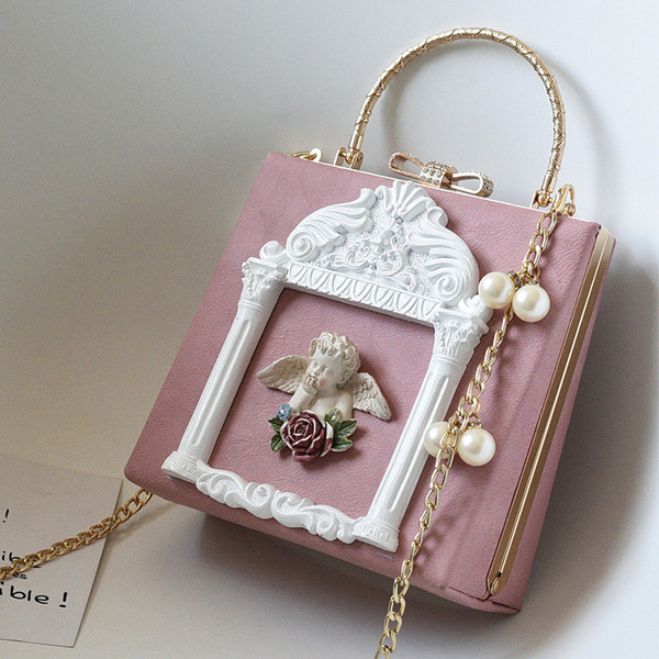 Γυναικεία τσάντα σε δύο μοντέλα με 3D διακόσμηση και χωρίς διακόσμηση σε διαφορετικά χρώματα με μεταλλική λαβή