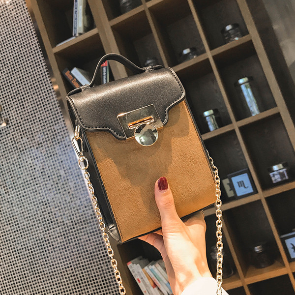 Geanta mini de dama, potrivita pentru utilizarea de zi cu zi cu maner metalic in forma dreptunghiulara