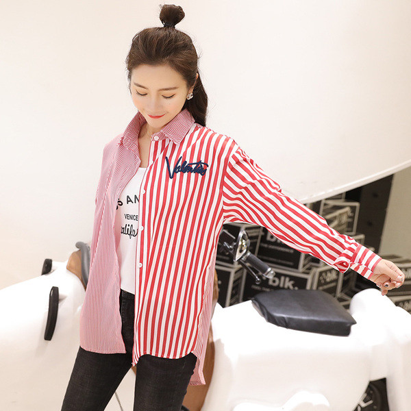 Cămașă cu dungi sport-elegant în două culori și imprimeu mic