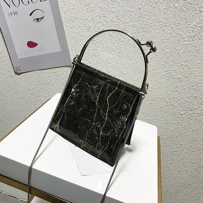 Geanta de dama eleganta simpla alb-negru cu doua manere metalice