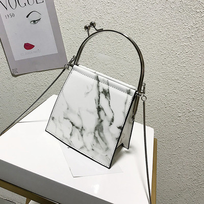 Geanta de dama eleganta simpla alb-negru cu doua manere metalice