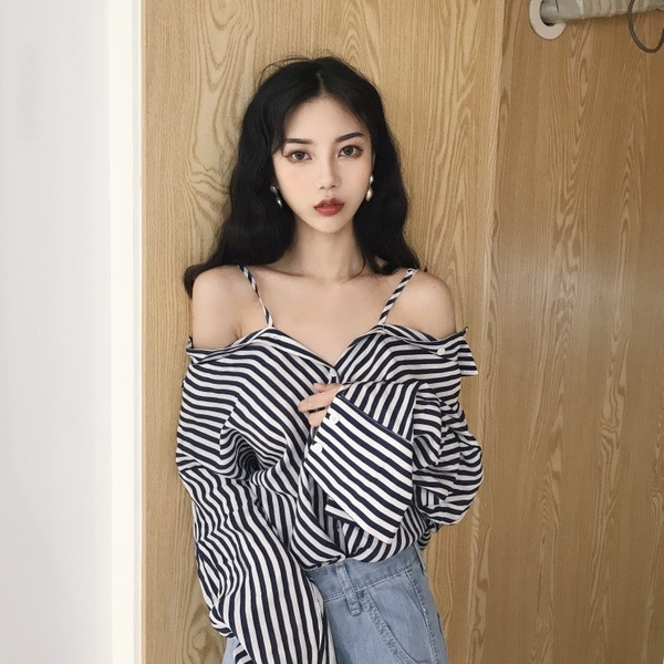 Camasa de dama in dungi actuala in doua variante de rochie