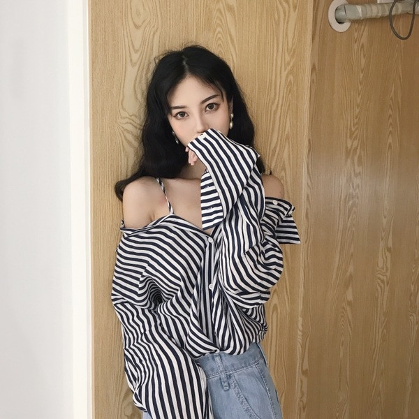 Camasa de dama in dungi actuala in doua variante de rochie