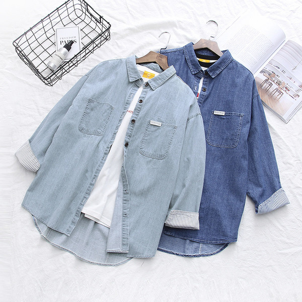 Καθημερινό γυναικείο πουκάμισο  denim σε δύο χρώματα, ευρύ μοτίβο