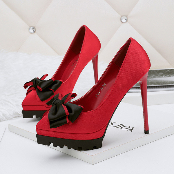 Pantofi eleganti de damă cu toc înalt conici cu o panglică - mai multe culori