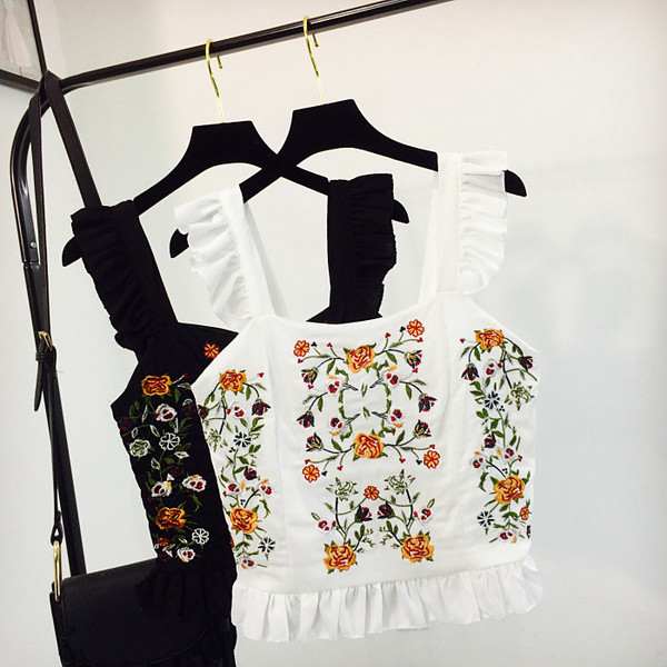 Maieu elegant de dama alb-negru cu broderie florala - model scurt