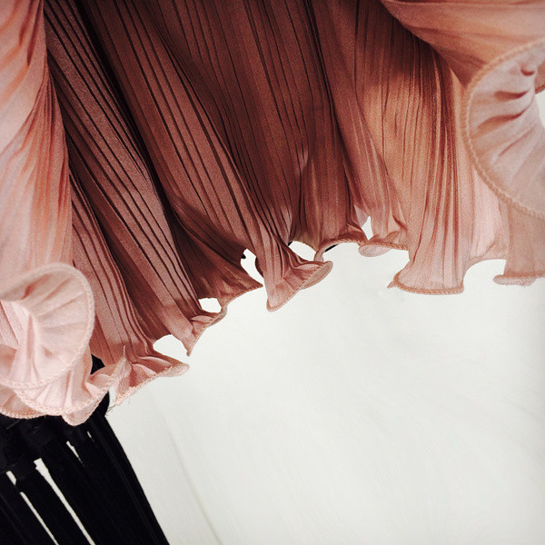 Maieu scurt de damă, pliat, elegant, cu bretele largi, în trei culori