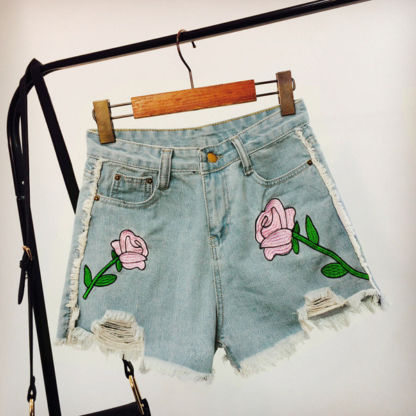 Pantaloni scurți moderni din denim cu talie înaltă și broderie