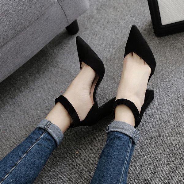 Γυναικεία παπούτσια με  παχύ τακούνι  σε δύο χρώματα