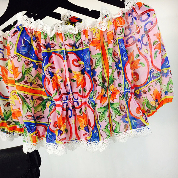 Bluza scurta de dama colorata in trei culori cu dantela