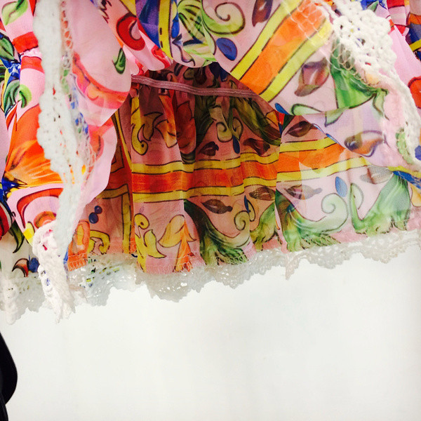 Bluza scurta de dama colorata in trei culori cu dantela