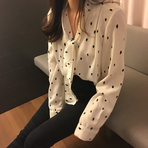 Cămașă elegantă cu buline cu cravate largi pentru doamne