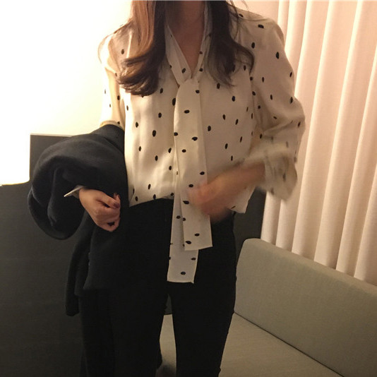 Cămașă elegantă cu buline cu cravate largi pentru doamne