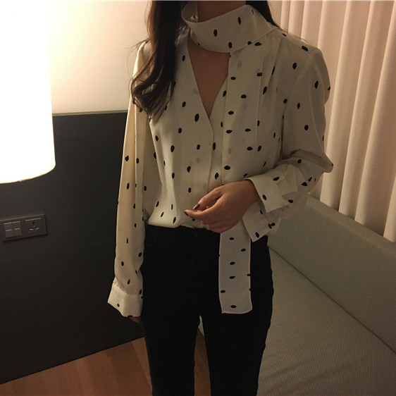 Cămașă elegantă cu buline cu cravate largi pentru doamne