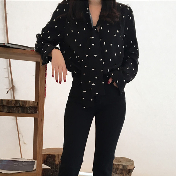 Cămașă elegantă cu buline cu cravate largi pentru doamne