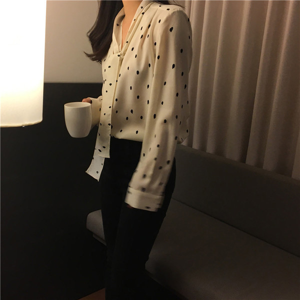 Cămașă elegantă cu buline cu cravate largi pentru doamne