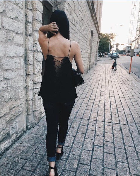 Maieu de damă în două culori cu decolteu în V adânc cu broderie