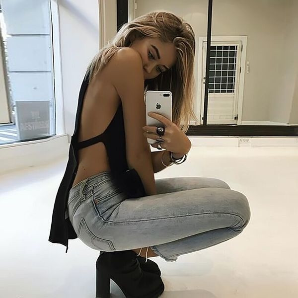 Maieu deschis dama model larg cu bretele laterale