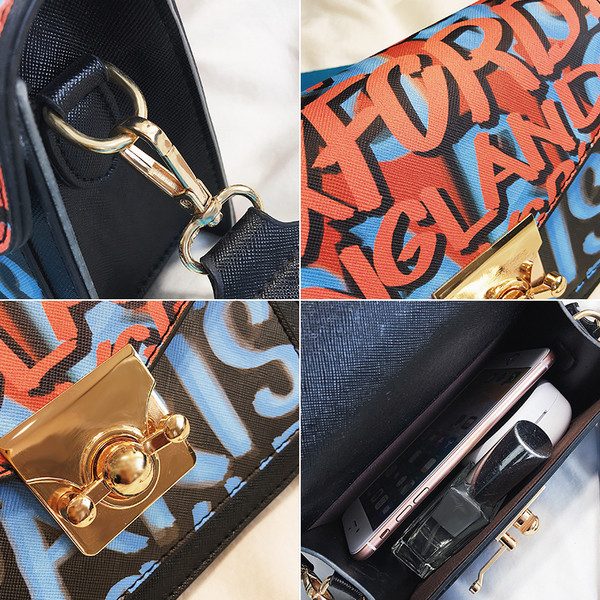 Geanta mini de dama in doua culori cu inscriptii colorate si bretele late