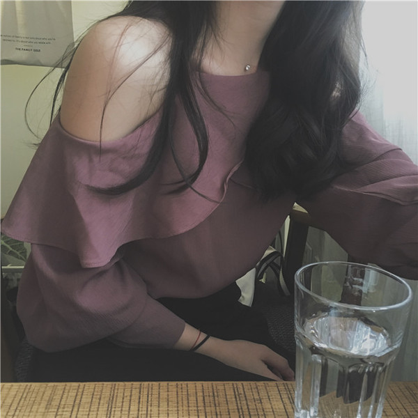 Camasa moderna de dama cu umerii goi, decorata cu volane