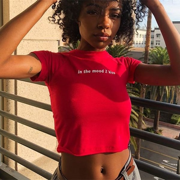 Tricou dama sport-casual - scurtat, in rosu cu inscriptie