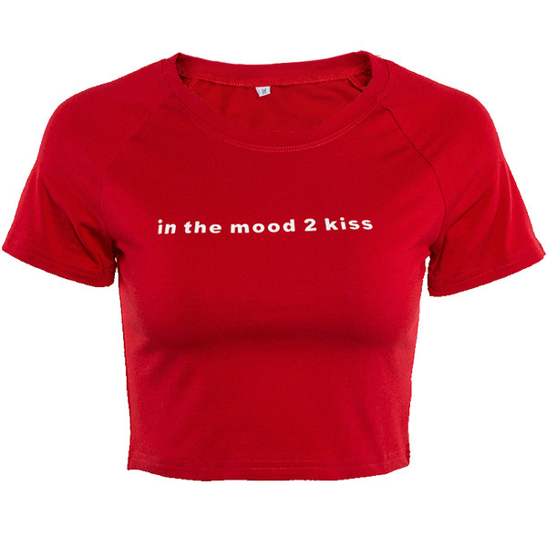 Tricou dama sport-casual - scurtat, in rosu cu inscriptie