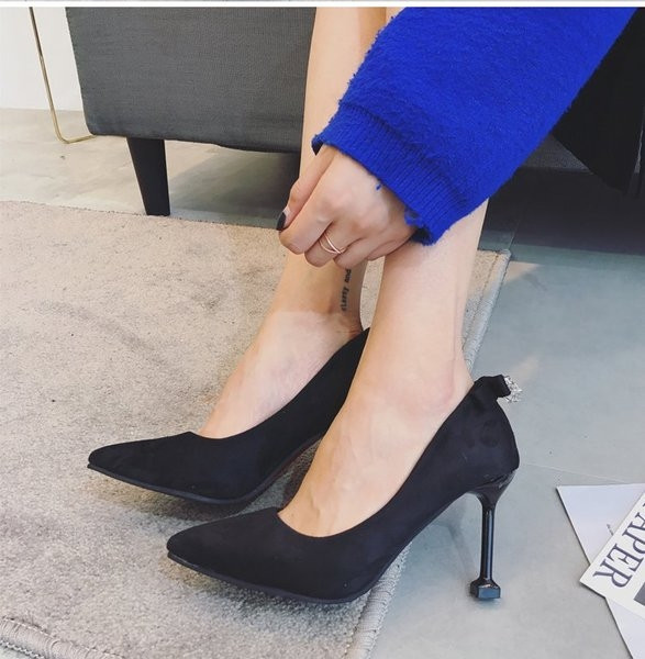 Pantofi eleganti de dama cu toc subtire cu decor panglica in negru si rosu