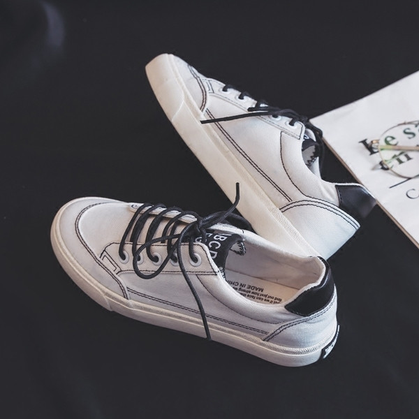 Adidași unisex din piele în trei culori - alb, negru și maro