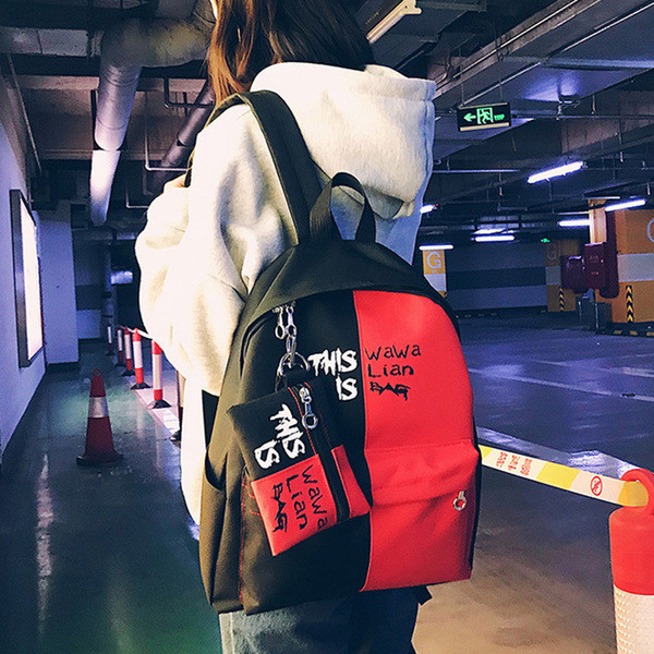 Alkalmi női hátizsák plusz egy pénztárca két színben feliratos