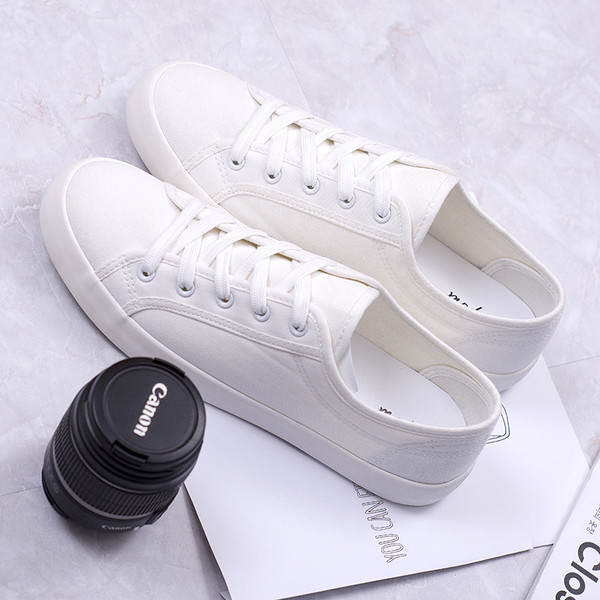 Tenisi albi simpli pentru barbati cu talpa plate