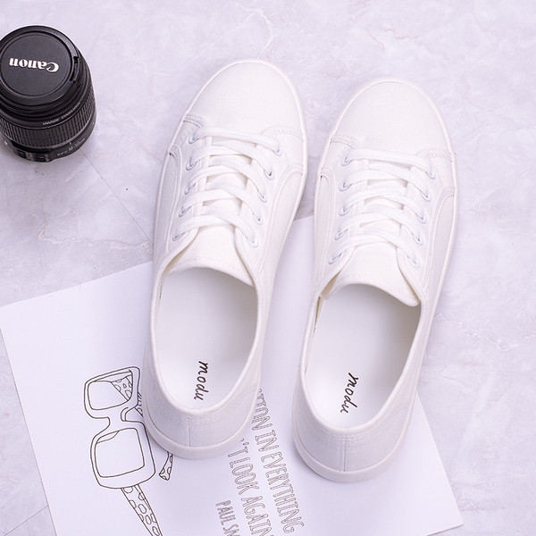 Tenisi albi simpli pentru barbati cu talpa plate