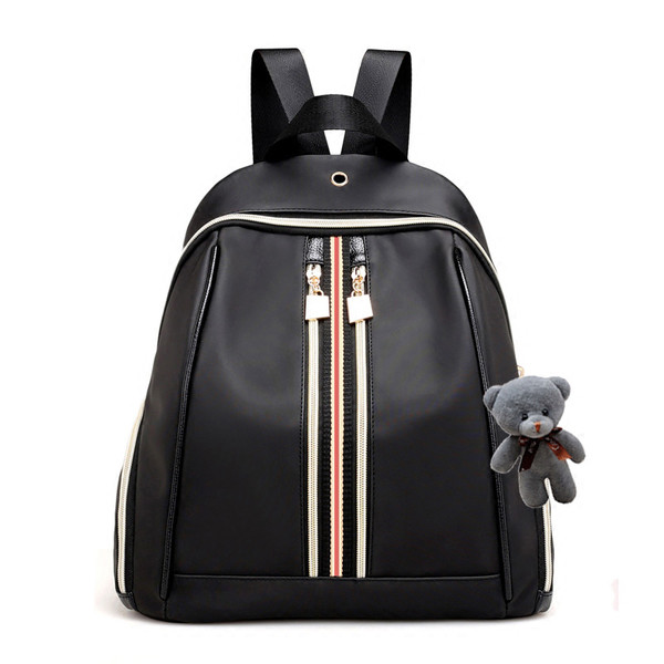 Κομψό δερμάτινο γυναικείο σακίδιο σε δύομοντέλα σε μαύρο χρώμα