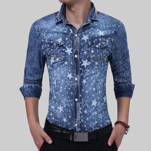 Cămașă bărbătească din denim cu buzunare decorative frontale și imprimeu