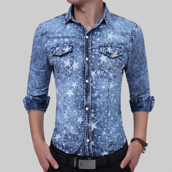 Cămașă bărbătească din denim cu buzunare decorative frontale și imprimeu