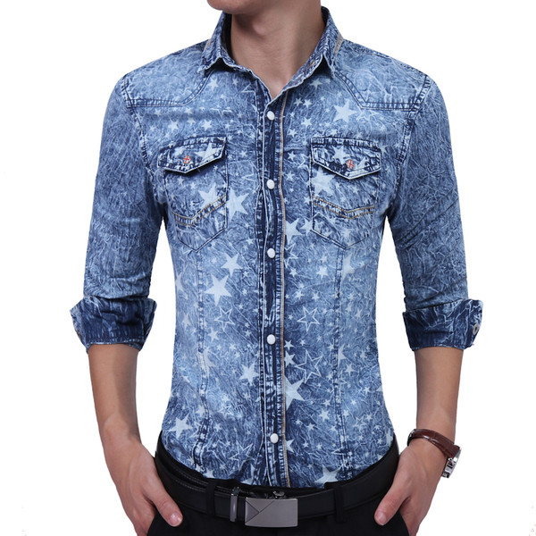 Cămașă bărbătească din denim cu buzunare decorative frontale și imprimeu